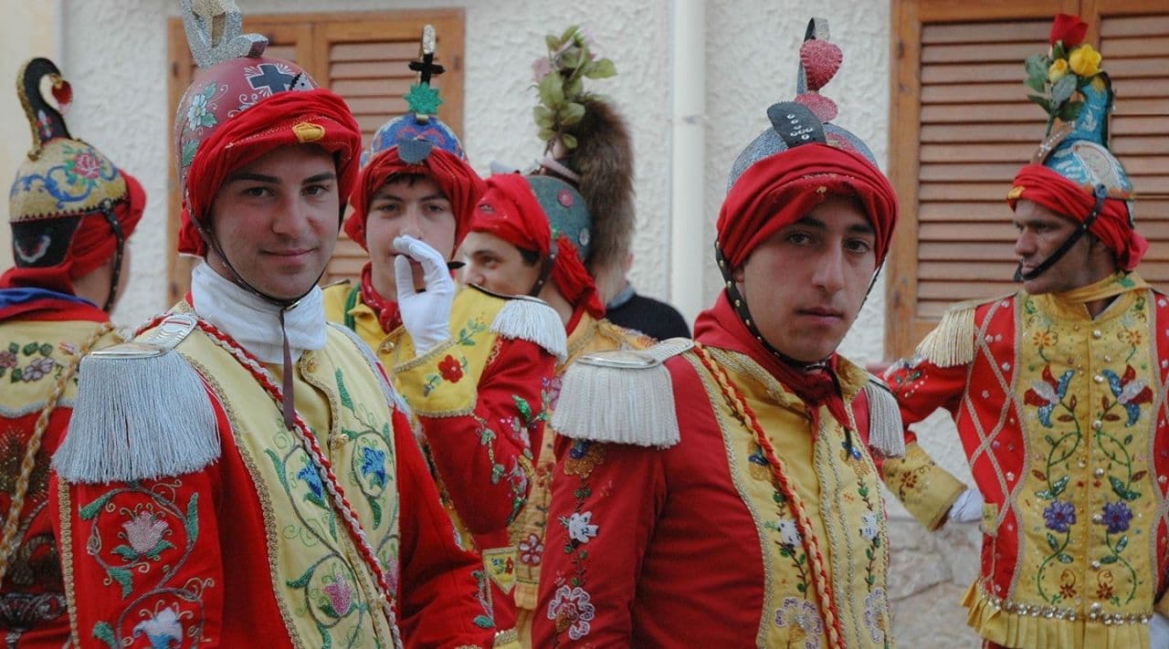Li Vuci: suoni, gesti e colori nel Mediterraneo